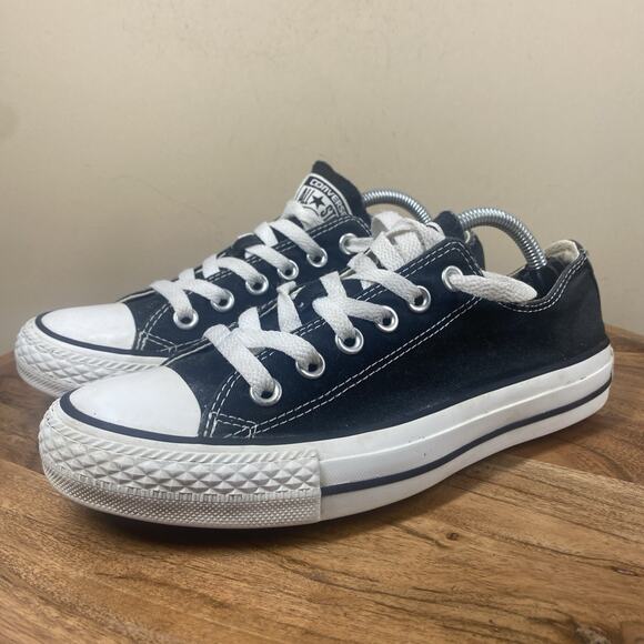 Converse Chuck Taylor All Star Ox Womens Black And White Size 7 Low Top Shoes - Picture 2 of 9